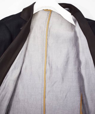 Lüks erkek kıyafetleri ve farklı malzemeler.