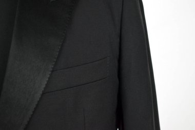 Lüks erkek kıyafetleri ve farklı malzemeler.