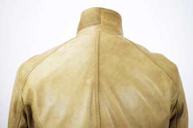 Lüks erkek kıyafetleri ve farklı malzemeler.