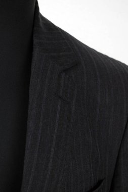 Lüks erkek kıyafetleri ve farklı malzemeler.