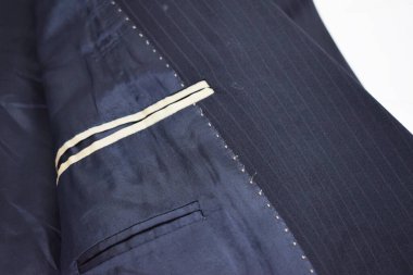 Lüks erkek kıyafetleri ve farklı malzemeler.