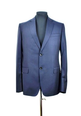 Lüks erkek kıyafetleri ve farklı malzemeler.