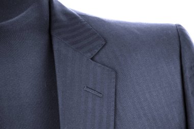 Lüks erkek kıyafetleri ve farklı malzemeler.