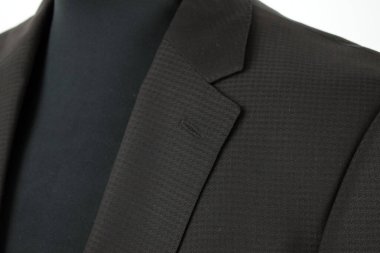 Lüks erkek kıyafetleri ve farklı malzemeler.