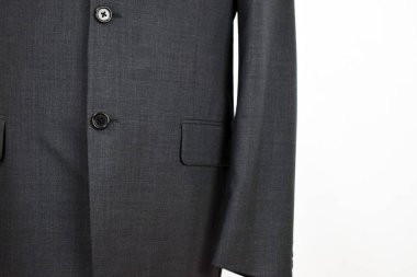 Lüks erkek kıyafetleri ve farklı malzemeler.