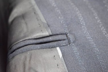 Lüks erkek kıyafetleri ve farklı malzemeler.