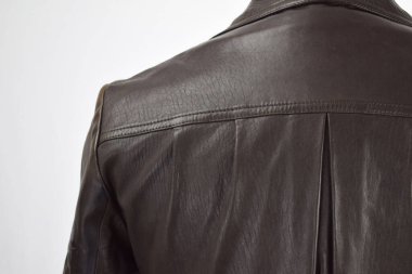 Lüks erkek kıyafetleri ve farklı malzemeler.