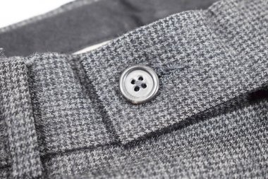 Lüks erkek kıyafetleri ve farklı malzemeler.