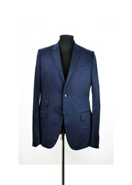 Lüks erkek kıyafetleri ve farklı malzemeler.