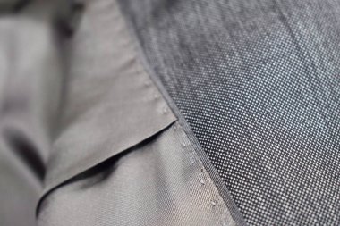 Lüks erkek kıyafetleri ve farklı malzemeler.