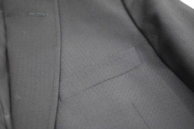 Lüks erkek kıyafetleri ve farklı malzemeler.