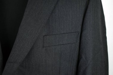 Lüks erkek kıyafetleri ve farklı malzemeler.