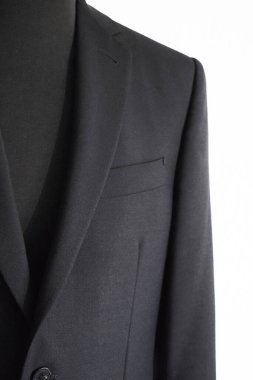 Lüks erkek kıyafetleri ve farklı malzemeler.