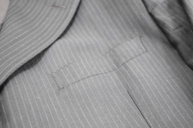 Lüks erkek kıyafetleri ve farklı malzemeler.