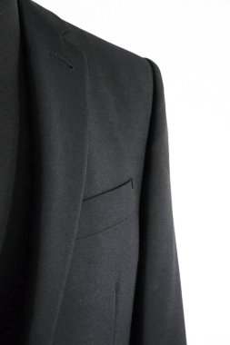 Lüks erkek kıyafetleri ve farklı malzemeler.