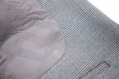 Lüks erkek kıyafetleri ve farklı malzemeler.