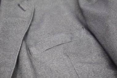 Lüks erkek kıyafetleri ve farklı malzemeler.