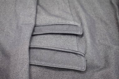 Lüks erkek kıyafetleri ve farklı malzemeler.