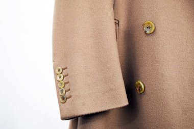 Lüks erkek kıyafetleri ve farklı malzemeler.