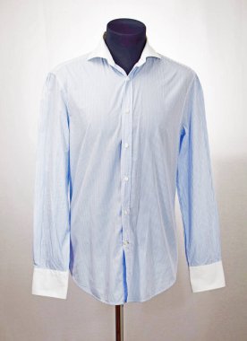 Lüks erkek kıyafetleri ve farklı malzemeler.