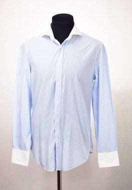 Lüks erkek kıyafetleri ve farklı malzemeler.