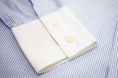 Lüks erkek kıyafetleri ve farklı malzemeler.