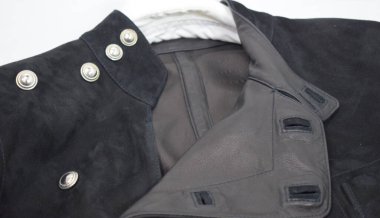 Lüks erkek kıyafetleri ve farklı malzemeler.