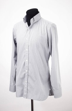 Lüks erkek kıyafetleri ve farklı malzemeler.