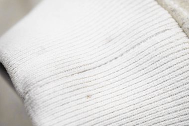 Lüks erkek kıyafetleri ve farklı malzemeler.