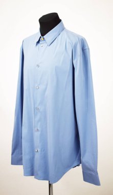 Lüks erkek kıyafetleri ve farklı malzemeler.