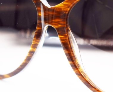 Lüks erkek kıyafetleri ve farklı malzemeler.