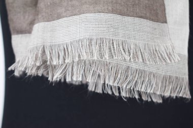 Lüks erkek kıyafetleri ve farklı malzemeler.