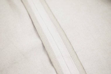 Lüks erkek kıyafetleri ve farklı malzemeler.