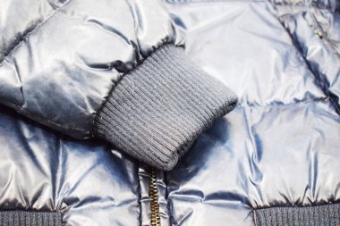 Lüks erkek kıyafetleri ve farklı malzemeler.