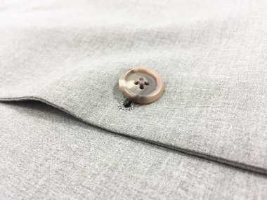 Lüks erkek kıyafetleri ve farklı malzemeler.