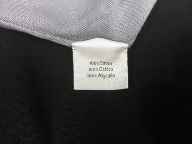 Lüks erkek kıyafetleri ve farklı malzemeler.