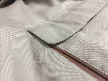 Lüks erkek kıyafetleri ve farklı malzemeler.