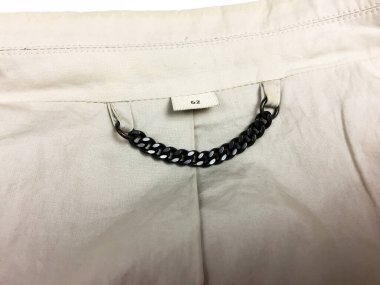 Lüks erkek kıyafetleri ve farklı malzemeler.