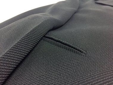 Lüks erkek kıyafetleri ve farklı malzemeler.