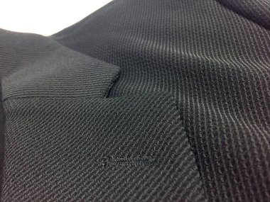 Lüks erkek kıyafetleri ve farklı malzemeler.