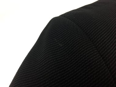 Lüks erkek kıyafetleri ve farklı malzemeler.