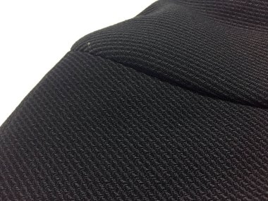 Lüks erkek kıyafetleri ve farklı malzemeler.