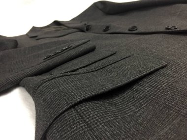 Lüks erkek kıyafetleri ve farklı malzemeler.