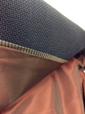 Lüks erkek kıyafetleri ve farklı malzemeler.