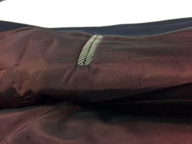 Lüks erkek kıyafetleri ve farklı malzemeler.