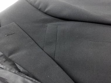 Lüks erkek kıyafetleri ve farklı malzemeler.