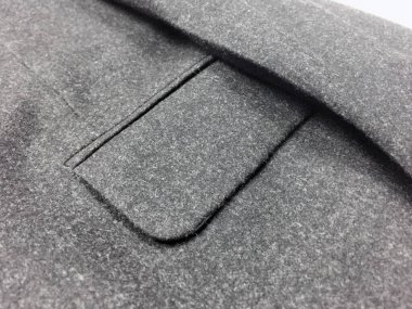 Lüks erkek kıyafetleri ve farklı malzemeler.