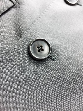 Lüks erkek kıyafetleri ve farklı malzemeler.