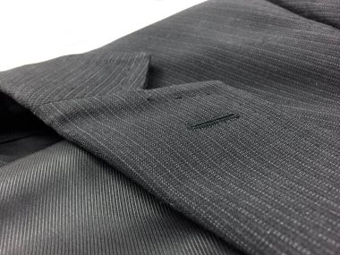 Lüks erkek kıyafetleri ve farklı malzemeler.