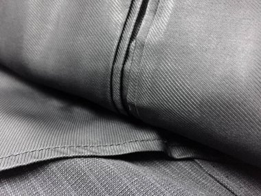 Lüks erkek kıyafetleri ve farklı malzemeler.